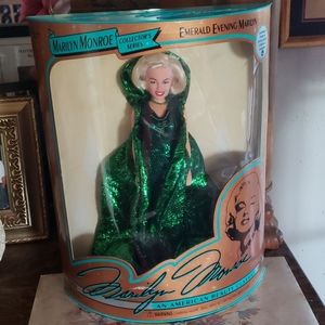 DSI Marilyn Monroe Collector's Series Doll *Defects/Dents in The Outside Cover